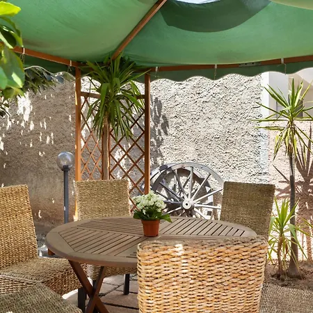 La Mimosa Garden - Parking Available